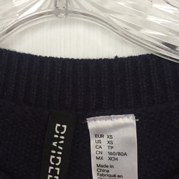 H&M Knit Sweater with attached extended hem - Picture 4 of 7